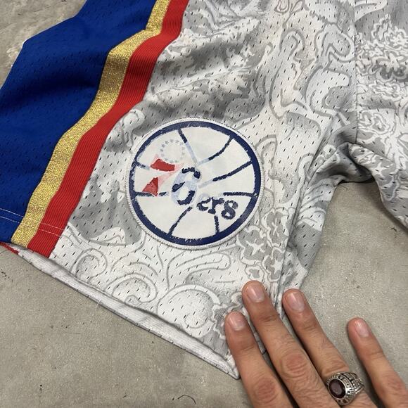 76ers Mitchell Ness Shorts Men's Small Hardwood Classics Year of The Tiger READ - Picture 7 of 7
